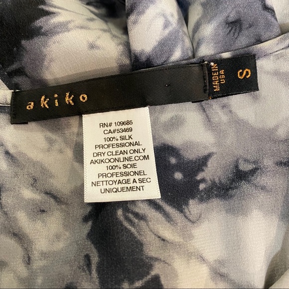 Akiko 100% Silk VNeck “butterfly” style top - Picture 5 of 5